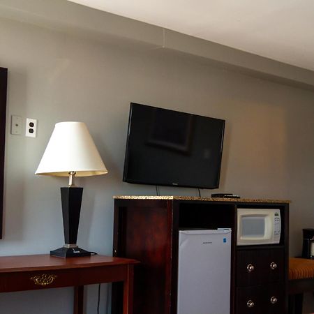 Saxony Motel Chatham-Kent Екстер'єр фото