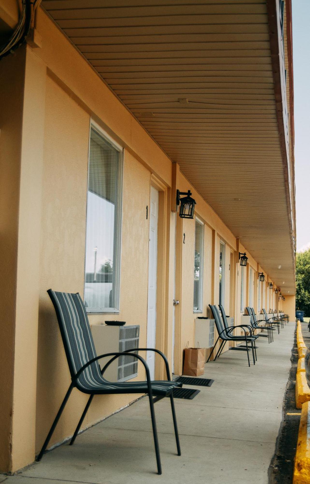 Saxony Motel Chatham-Kent Екстер'єр фото