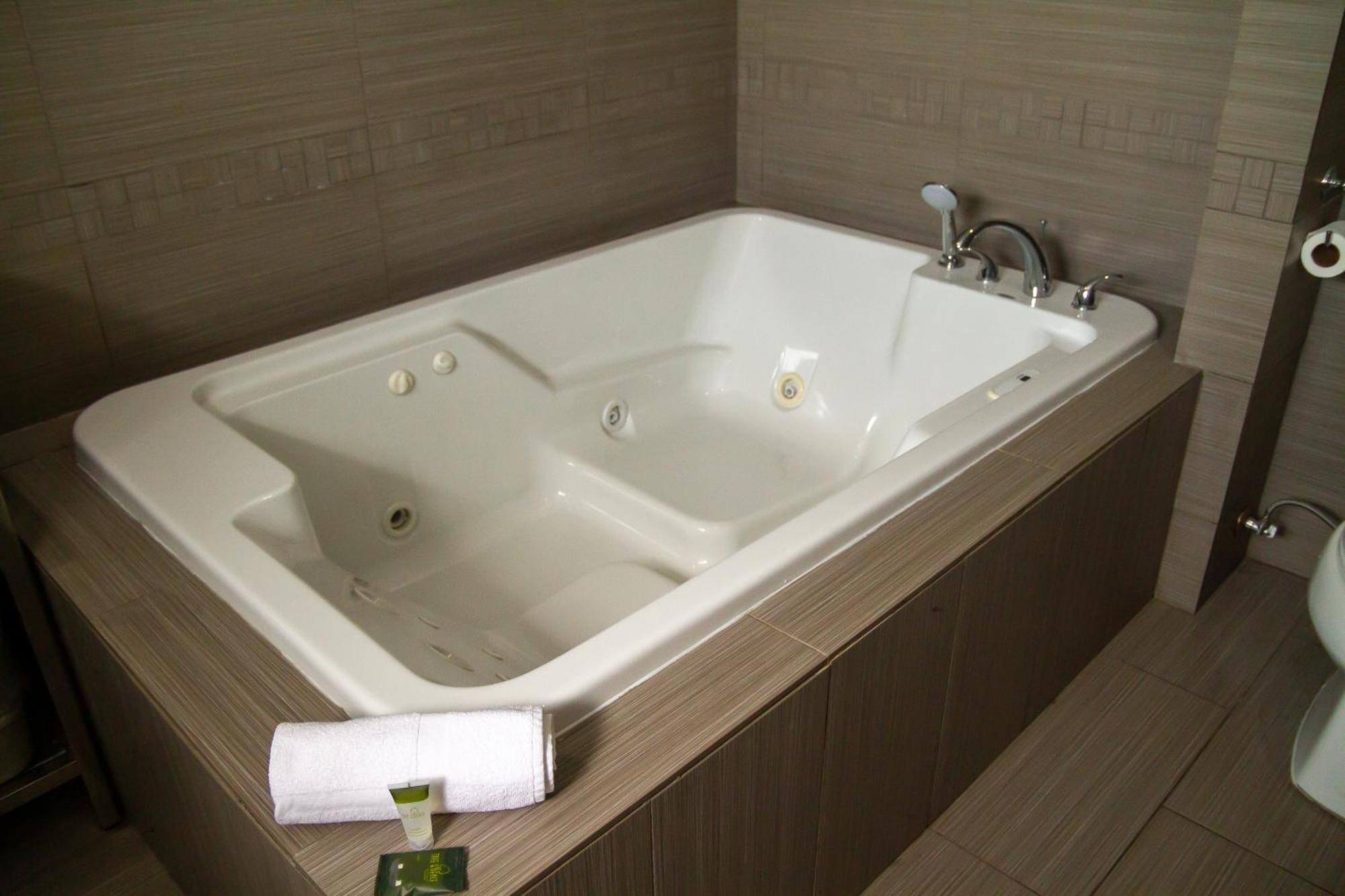 Saxony Motel Chatham-Kent Екстер'єр фото