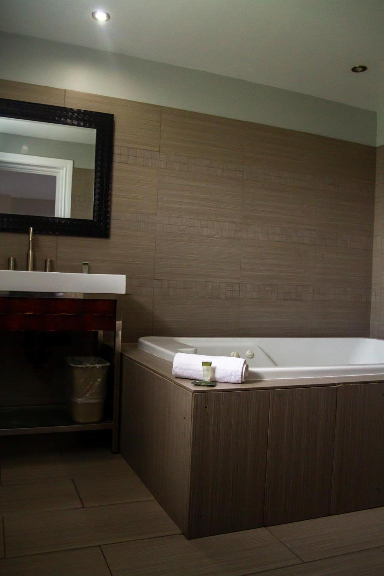 Saxony Motel Chatham-Kent Екстер'єр фото
